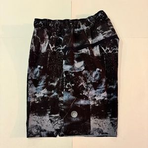 LULULEMON SEAWHEEZE SURGE SHORTS / MEDIUM